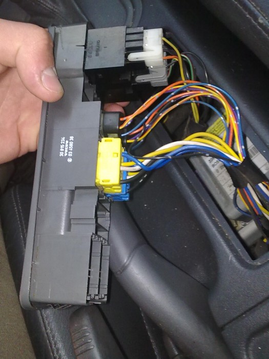 1,2foto salone tarp sedyniu(ateina laidai).